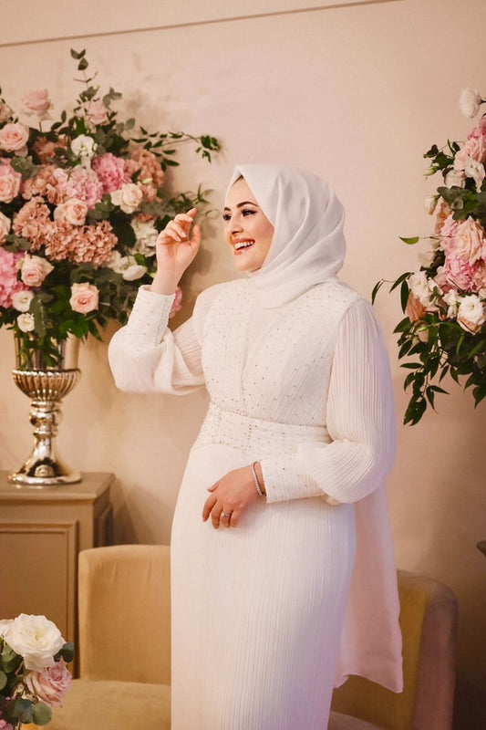 𝐒𝐀𝐌𝐈𝐑𝐀 Pliseli Portatif Yakalı Tesettür Şifon Abiye Elbise