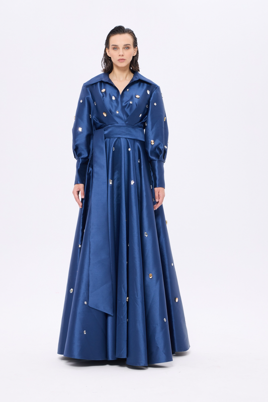 𝐋𝐀𝐑𝐀 Kuşak Detaylı Taş İşlemeli Tesettür Abiye Elbise