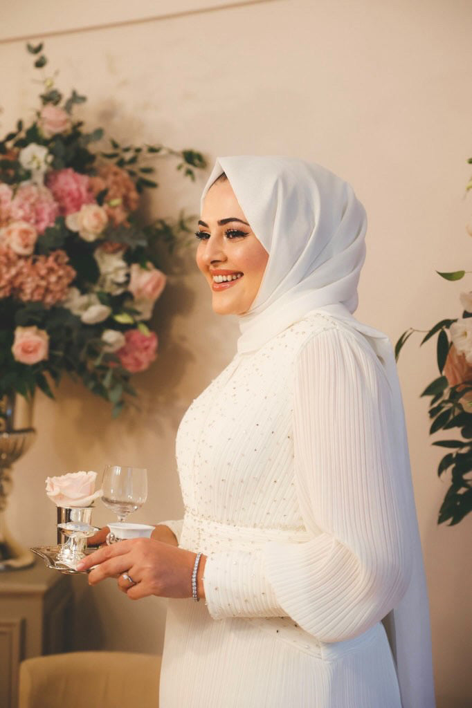 𝐒𝐀𝐌𝐈𝐑𝐀 Pliseli Portatif Yakalı Tesettür Şifon Abiye Elbise