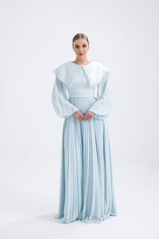 𝐒𝐀𝐌𝐀𝐍𝐓𝐇𝐀 Krep Yaka İşlemeli Pliseli Şifon Tesettür Abiye Elbise