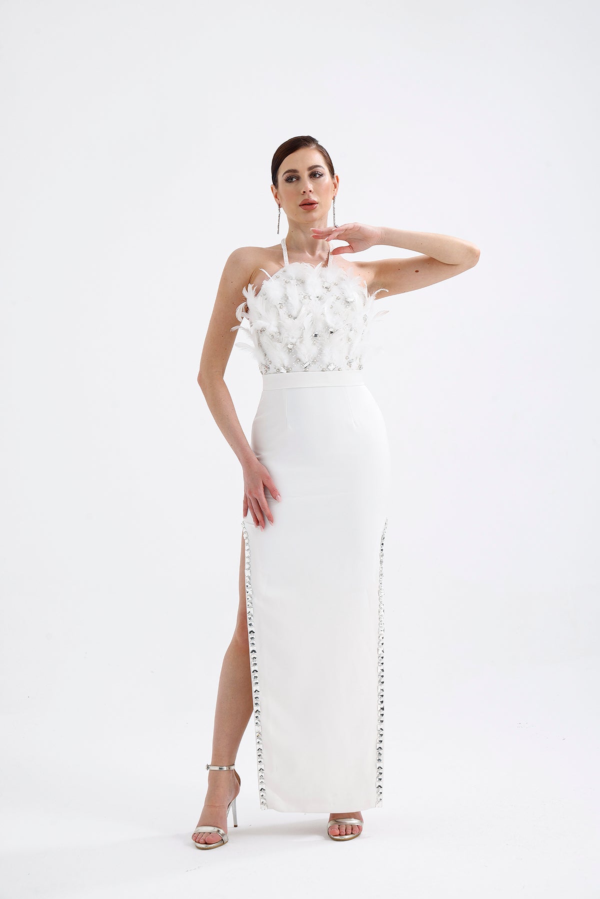 𝐀𝐏𝐑𝐈𝐋 Halter Yaka İşlemeli Kumaşlı Yırtmaçlı Taş İşlemeli Abiye Elbise