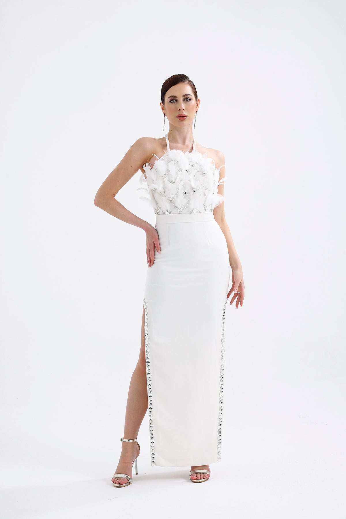 𝐀𝐏𝐑𝐈𝐋 Halter Yaka İşlemeli Kumaşlı Yırtmaçlı Taş İşlemeli Abiye Elbise
