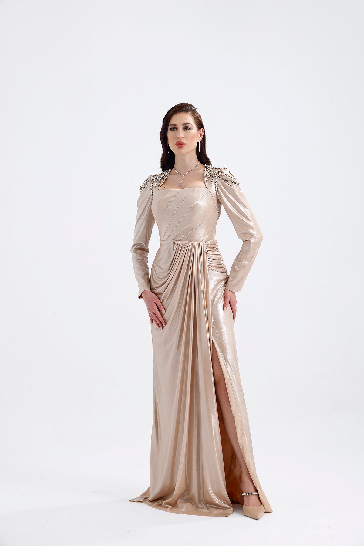 𝐆𝐎𝐋𝐃𝐈𝐄 Omuz İşleme Detaylı Drape Etekli Uzun Kollu Abiye Elbise