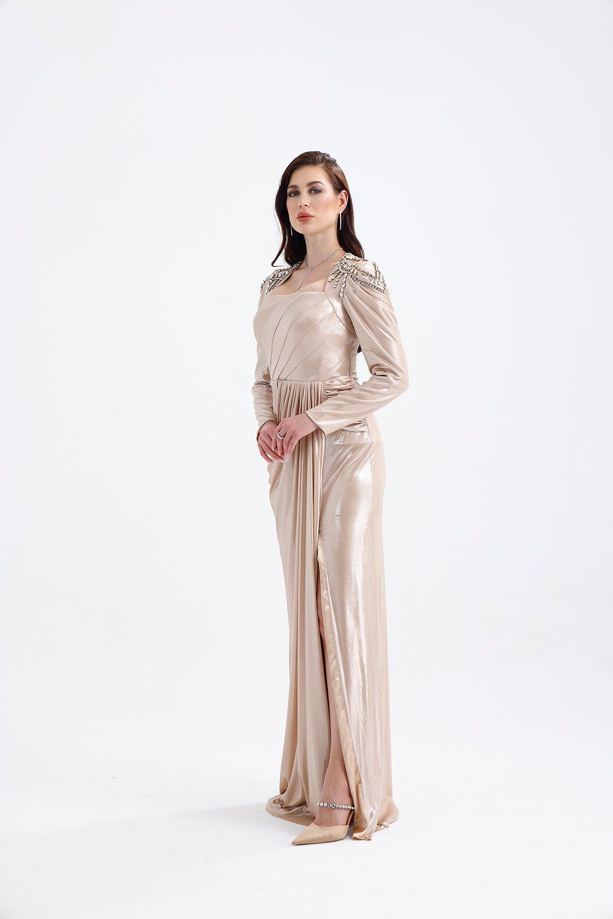 𝐆𝐎𝐋𝐃𝐈𝐄 Omuz İşleme Detaylı Drape Etekli Uzun Kollu Abiye Elbise
