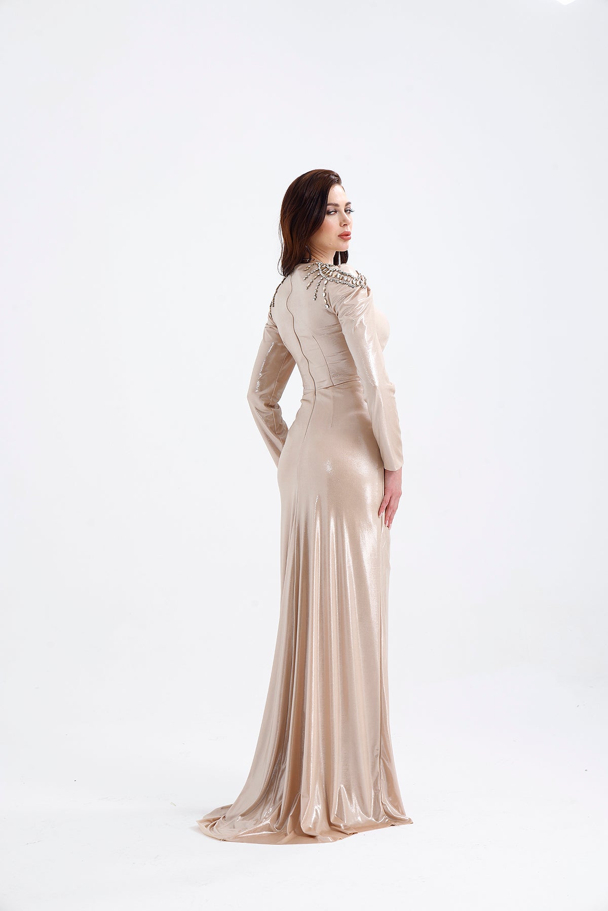 𝐆𝐎𝐋𝐃𝐈𝐄 Omuz İşleme Detaylı Drape Etekli Uzun Kollu Abiye Elbise