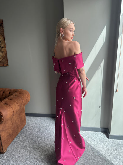 𝐆𝐈𝐒𝐄𝐋𝐋𝐄 Low Shoulder Embroidered Mikado Evening Dress