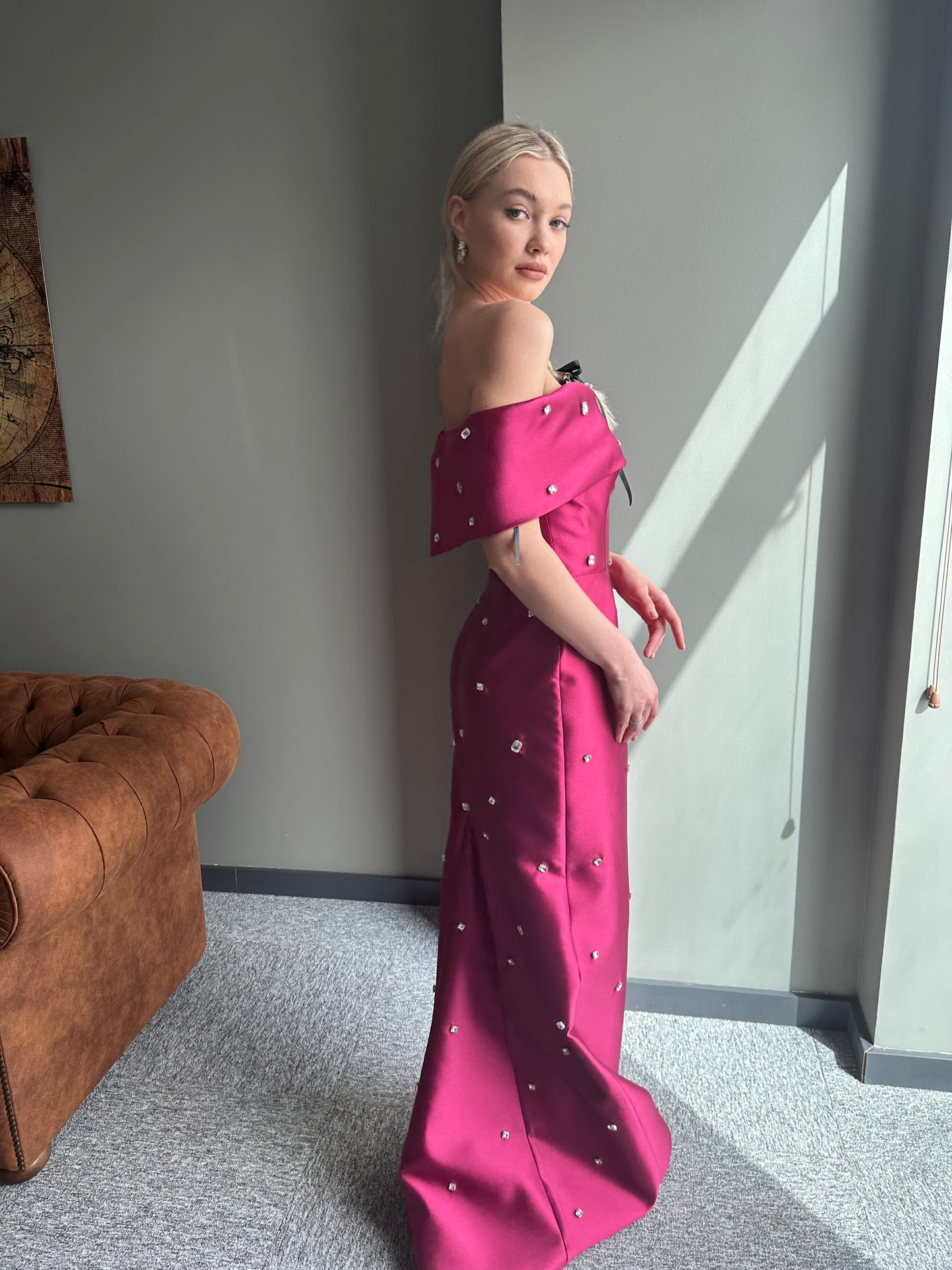 𝐆𝐈𝐒𝐄𝐋𝐋𝐄 Low Shoulder Embroidered Mikado Evening Dress