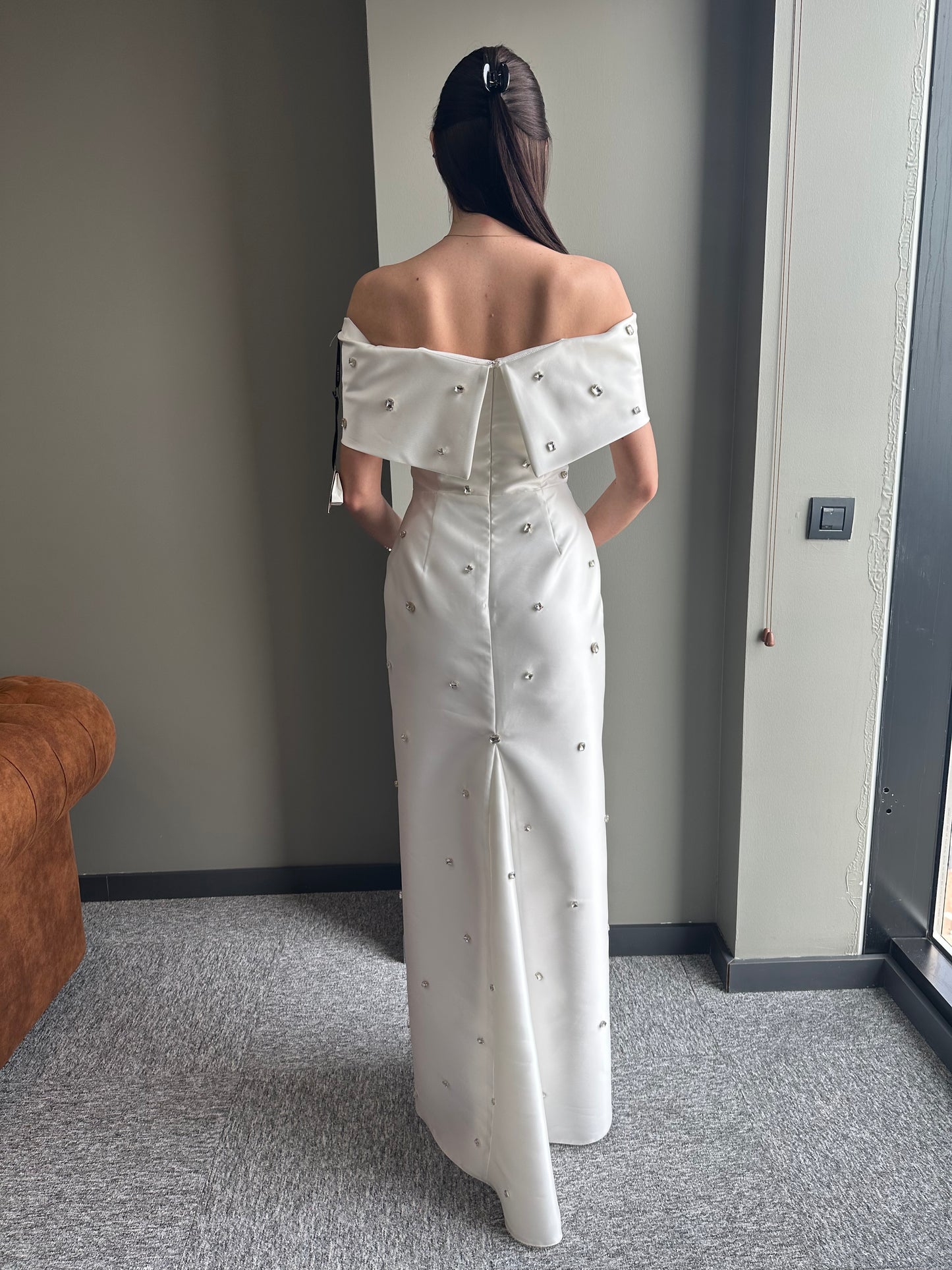 𝐆𝐈𝐒𝐄𝐋𝐋𝐄 Low Shoulder Embroidered Mikado Evening Dress