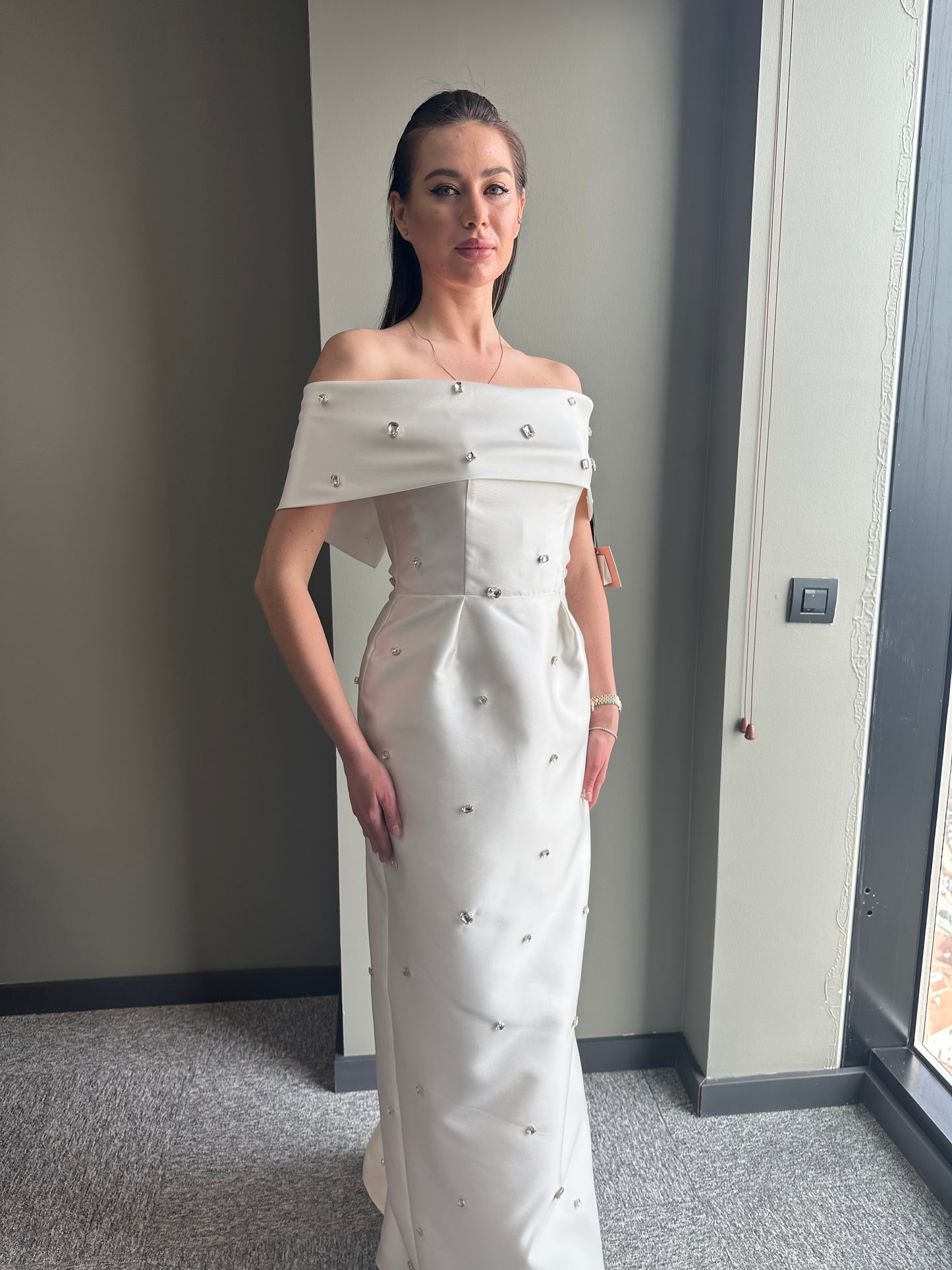 𝐆𝐈𝐒𝐄𝐋𝐋𝐄 Low Shoulder Embroidered Mikado Evening Dress