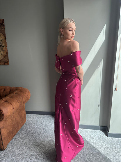 𝐆𝐈𝐒𝐄𝐋𝐋𝐄 Low Shoulder Embroidered Mikado Evening Dress