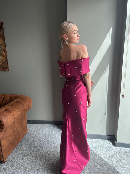 𝐆𝐈𝐒𝐄𝐋𝐋𝐄 Low Shoulder Embroidered Mikado Evening Dress