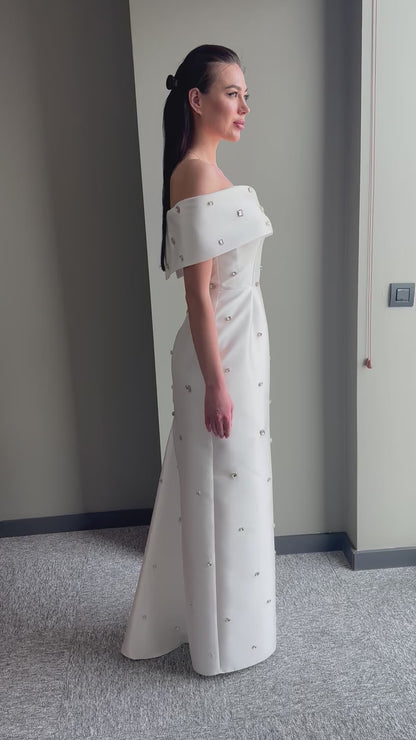 𝐆𝐈𝐒𝐄𝐋𝐋𝐄 Low Shoulder Embroidered Mikado Evening Dress